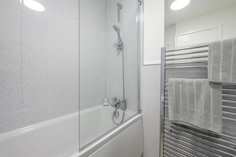 3 Bankside, Wombourne, Wolverhampton, WV5 8BE