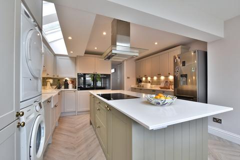 11 Bromley Crescent, Bromley, BR2 0HA
