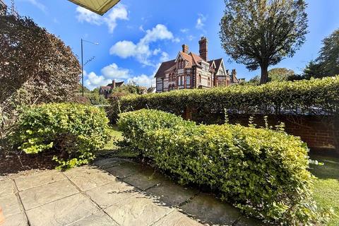 3 bedroom flat for sale, Grassington Road, Eastbourne