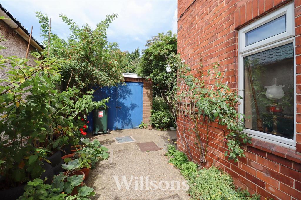 Detached Garage