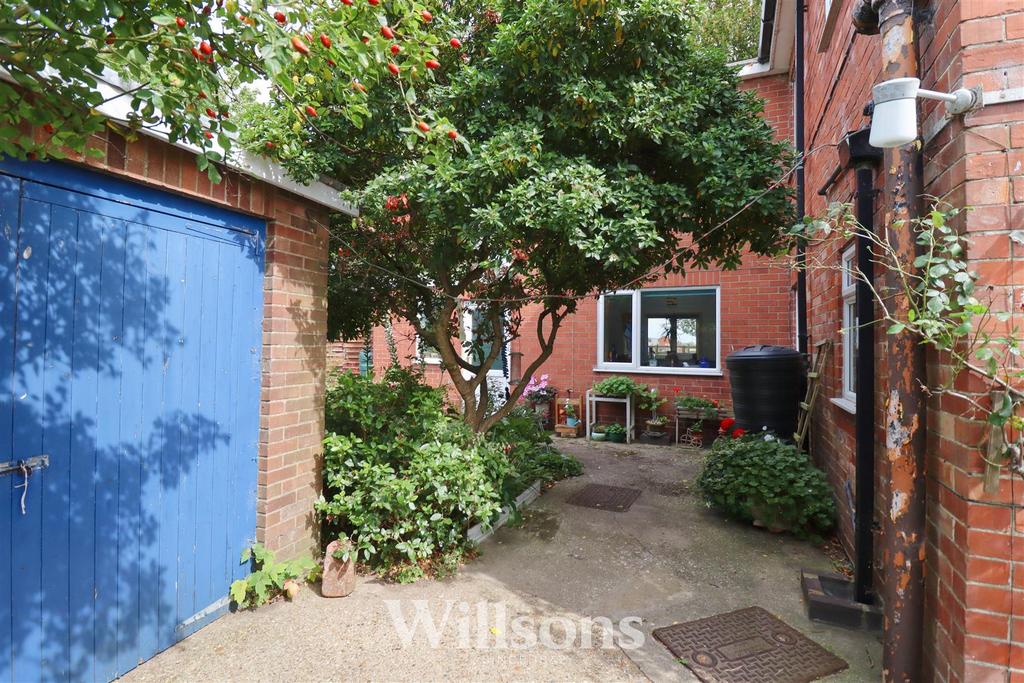 Detached Garage