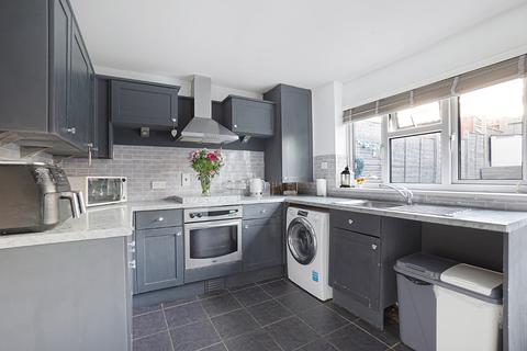 2 bedroom terraced house for sale, Nightingale Close, Rainham,