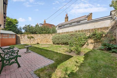 16 Back Lane, Richmond, TW10 7LF