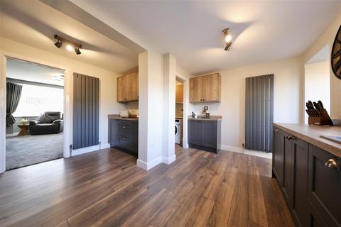 6 Camborne Grove, Hull, HU8 8HX