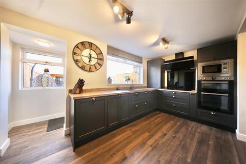 6 Camborne Grove, Hull, HU8 8HX