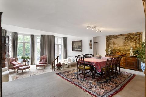 4 bedroom flat for sale, Vicarage Gate, London, W8