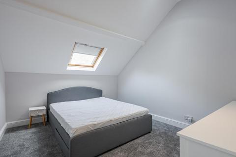 4 bedroom flat for sale, Clapham Common West Side, London SW4