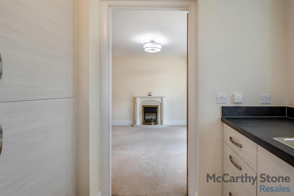 8660478-interior06.jpg