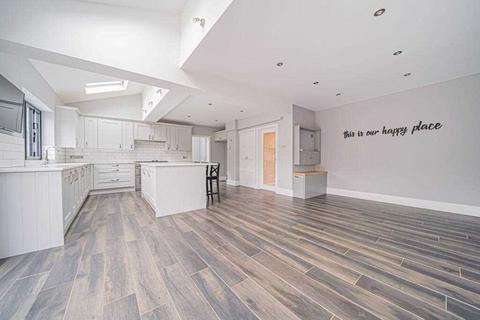 4 bedroom semi-detached house to rent, Stonor Park Road, Solihull