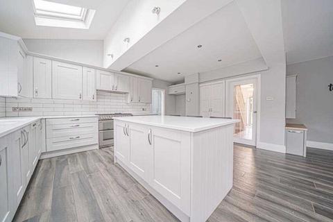 4 bedroom semi-detached house to rent, Stonor Park Road, Solihull
