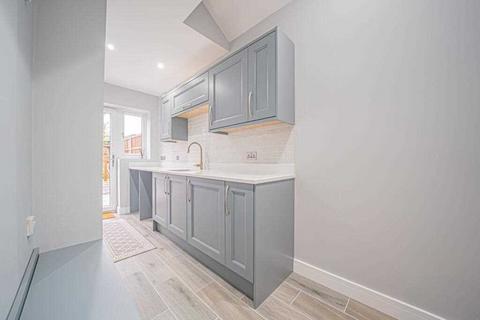 4 bedroom semi-detached house to rent, Stonor Park Road, Solihull