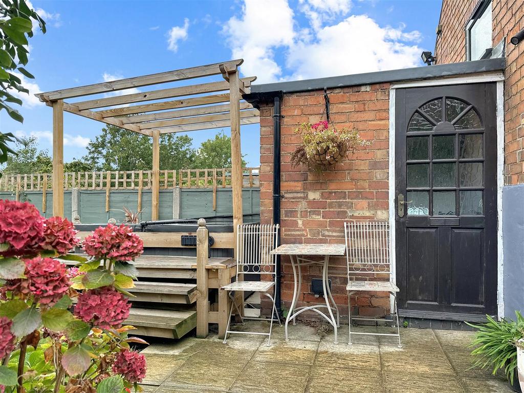 Outbuilding & Entertainment Space 231