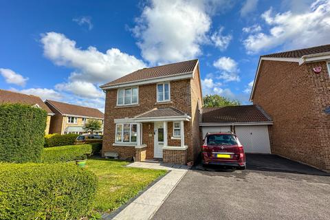 4 bedroom detached house for sale, Denning Close, Taunton