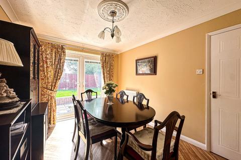 4 bedroom detached house for sale, Denning Close, Taunton