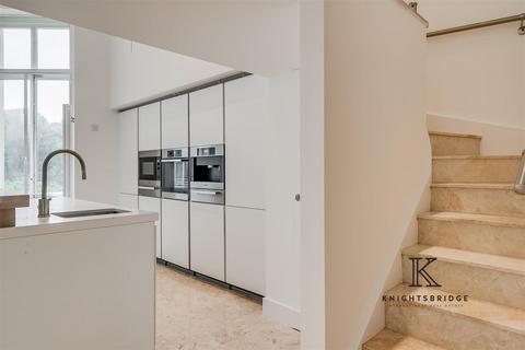 4 bedroom apartment to rent, Hyde Park Gate, London SW7