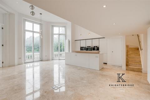 4 bedroom apartment to rent, Hyde Park Gate, London SW7