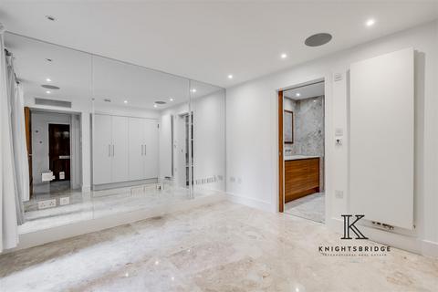 4 bedroom apartment to rent, Hyde Park Gate, London SW7
