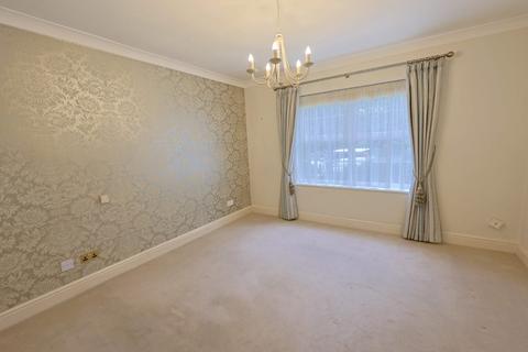 2 bedroom ground floor flat for sale, Castleham Court, 180 High Street, Edgware, Greater London, HA8 7EX
