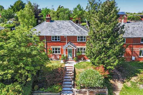 5 Southlea, Cliddesden, Basingstoke, RG25 2JN