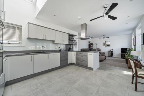 3 bedroom chalet for sale, Oak Rise, Hawkinge, CT18