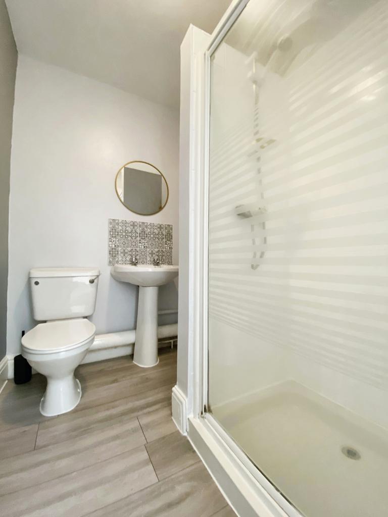 Top floor Shower Room