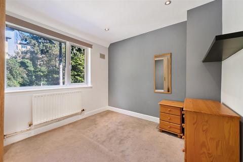 undefined, Runnymede, Colliers Wood SW19