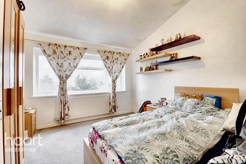2 bedroom maisonette for sale, Banbury Walk, Northolt