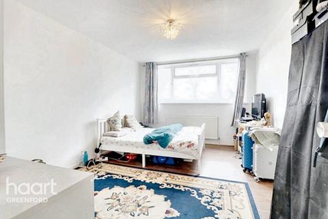 2 bedroom maisonette for sale, Banbury Walk, Northolt