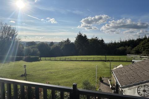 undefined, Chittlehamholt