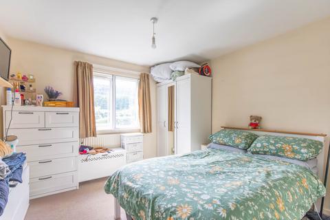 undefined, Thrupp, Stroud