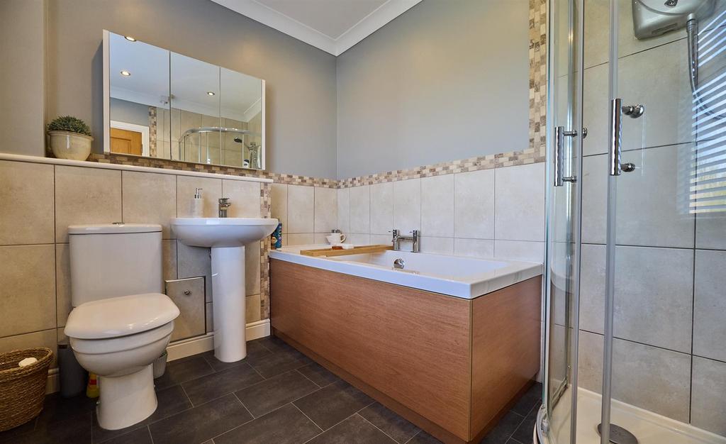 Family Bathroom to Rear