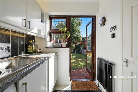 3 Fairview Road, Chigwell, IG7 6HN