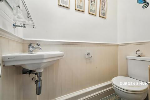 3 Fairview Road, Chigwell, IG7 6HN