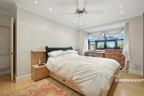 3 Fairview Road, Chigwell, IG7 6HN