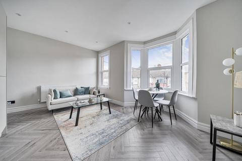 2 bedroom flat for sale, Farley Road, London, SE6 2AB