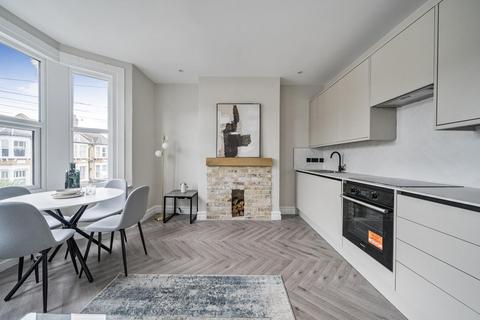 2 bedroom flat for sale, Farley Road, London, SE6 2AB