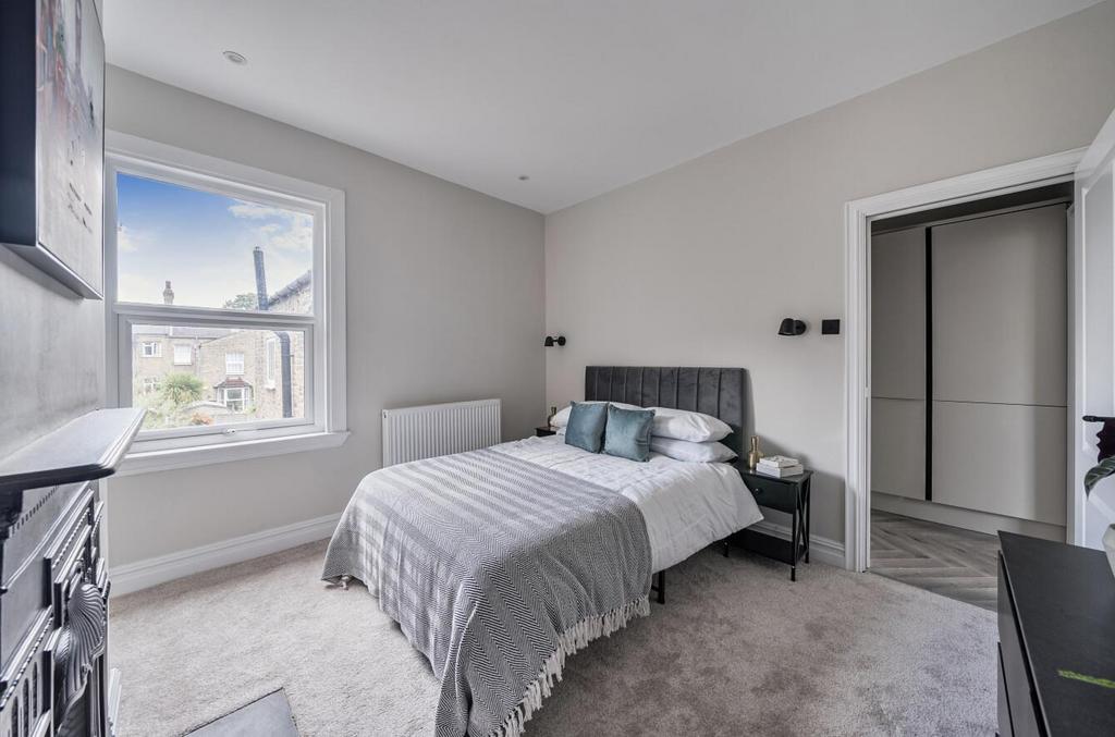 Bedroom 1a.jpg