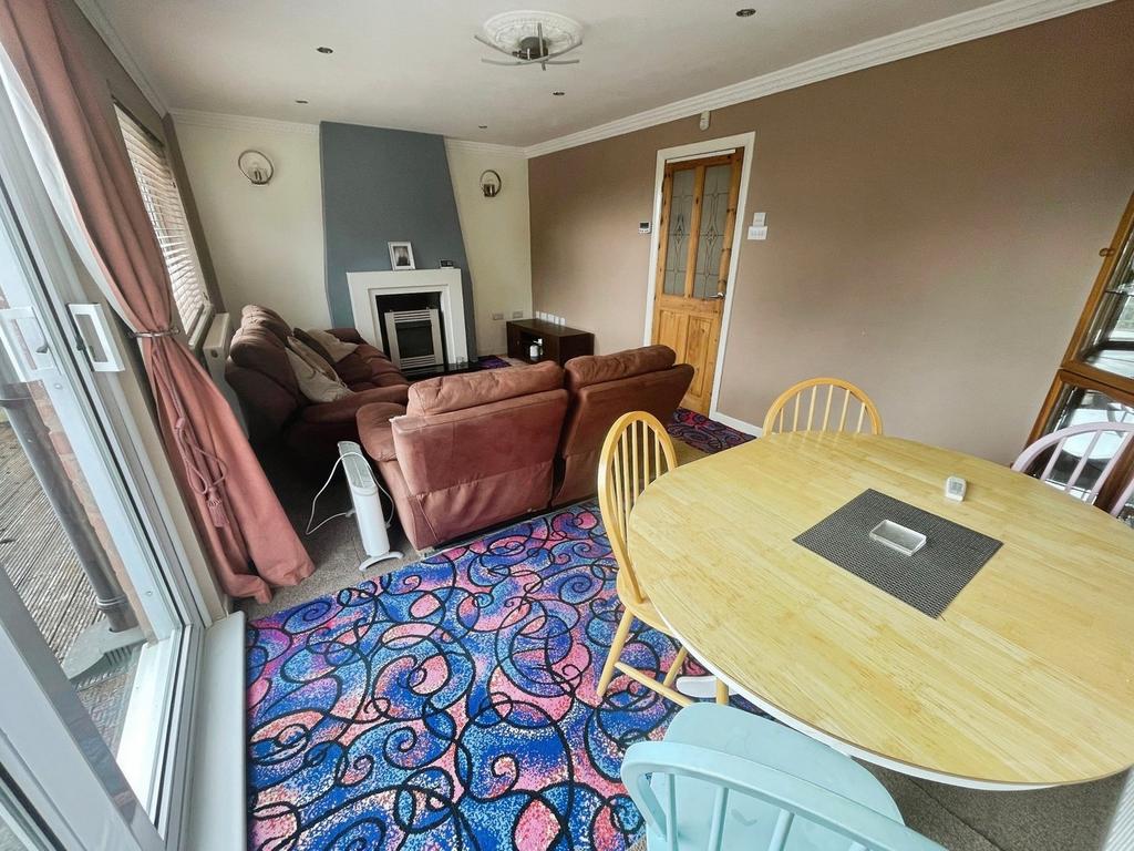 Lounge/Dining Room