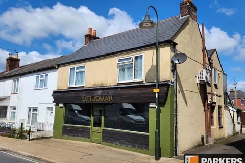 2 bedroom flat to rent, Rumbridge Street, Totton