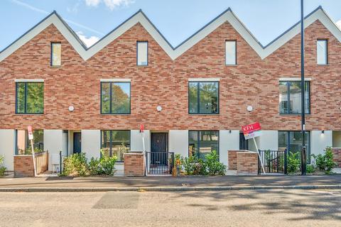 Hermitage Mews, London, SE19