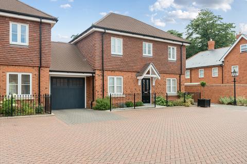 3 bedroom detached house for sale, Eleanor Place, Farnham, GU9