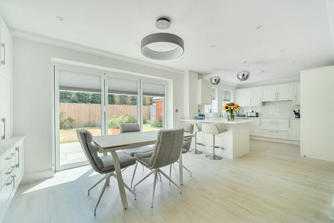 3 bedroom detached house for sale, Eleanor Place, Farnham, GU9