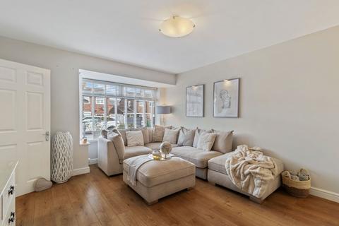 3 bedroom semi-detached house for sale, Evesham Close, Stockton Heath, WA4