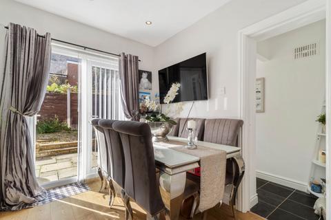 3 bedroom semi-detached house for sale, Evesham Close, Stockton Heath, WA4