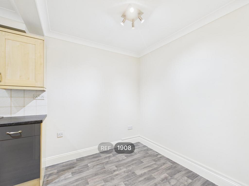 Kitchen / Dining area