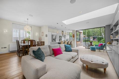 Lyndale Avenue, Childs Hill, NW2