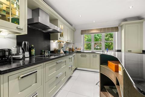 2 bedroom apartment to rent, Brockenhurst Road, Berkshire SL5