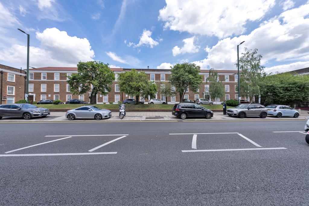 Belmont Court, London NW11 2 bed apartment - £1,950 pcm (£450 pw)