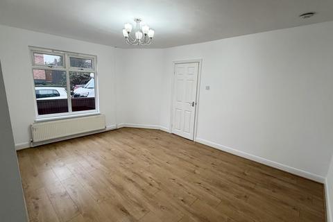 3 bedroom end of terrace house to rent, Hewitt Avenue, CV6