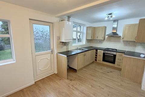 3 bedroom end of terrace house to rent, Hewitt Avenue, CV6